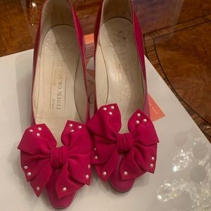 Bruno Magli - size 35.5 - Made in Italy.
